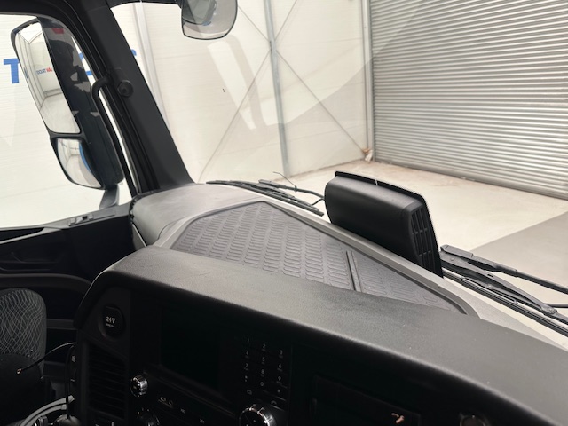 Mercedes Actros 1824 4×2 Day Cab Box Van