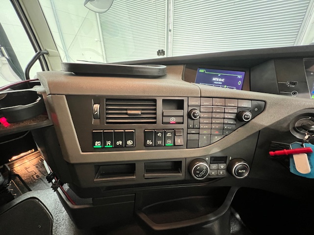 Volvo FH 500 6×2 Midlift Tractor Unit