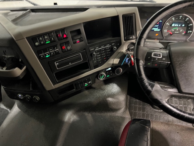 Volvo FM 450 6×2 Midlift Tractor Unit