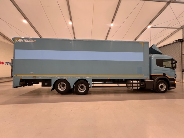 Scania P320 6×2 10 Tyre Rear Lift Insulated Box Van