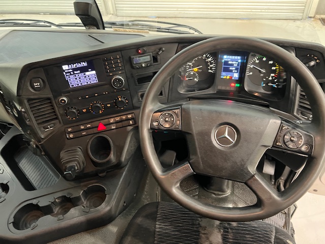 Mercedes Actros 2530 6×2 Day Cab Curtainsider