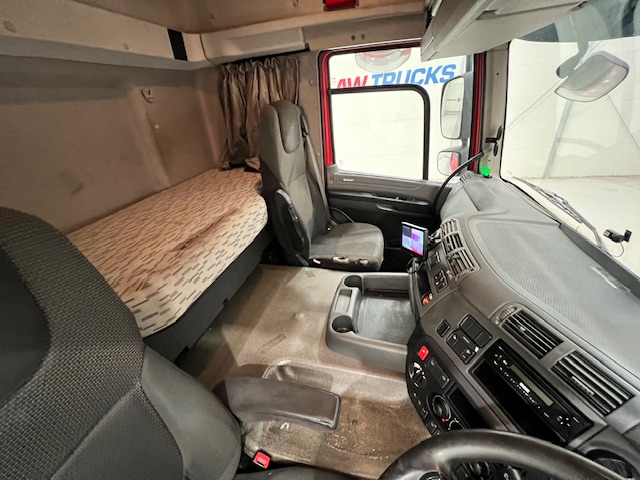 DAF CF 290 6×2 Rear Lift Sleeper Cab Curtainsider