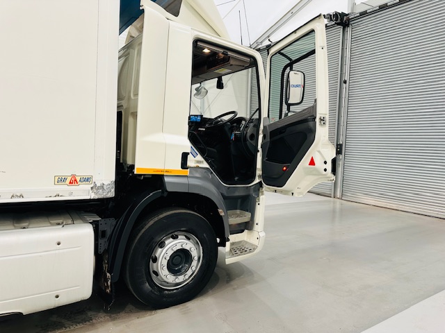 DAF CF 290 6×2 Rear Steer Fridge Box