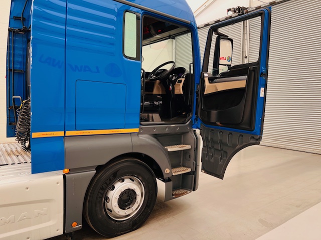 MAN TGX 26.420 6×2 Midlift Tractor Unit