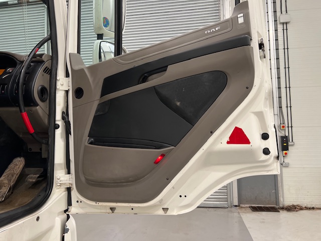 DAF CF85 360 8×4 Sleeper Cab Tipper Manual