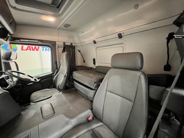 Scania P250 4×2 Sleeper Cab Fridge Box