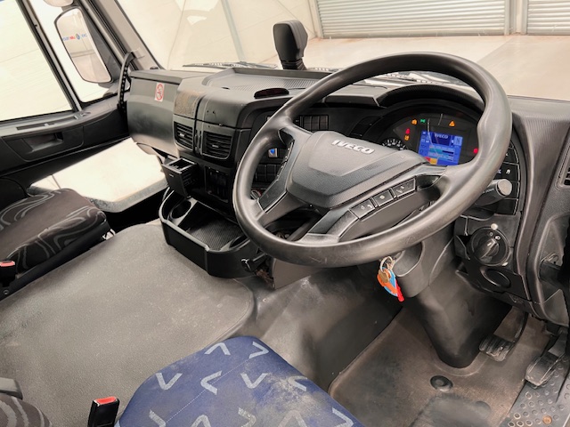 Iveco Stralis 310 AT 6×2 Box Van