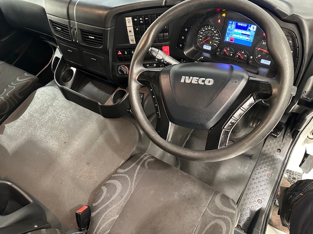 Iveco Stralis 360 6×2 Rear Steer Curtainsider