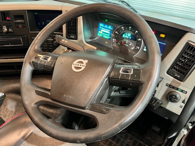 Volvo FM 450 6×2 Midlift Tractor Unit