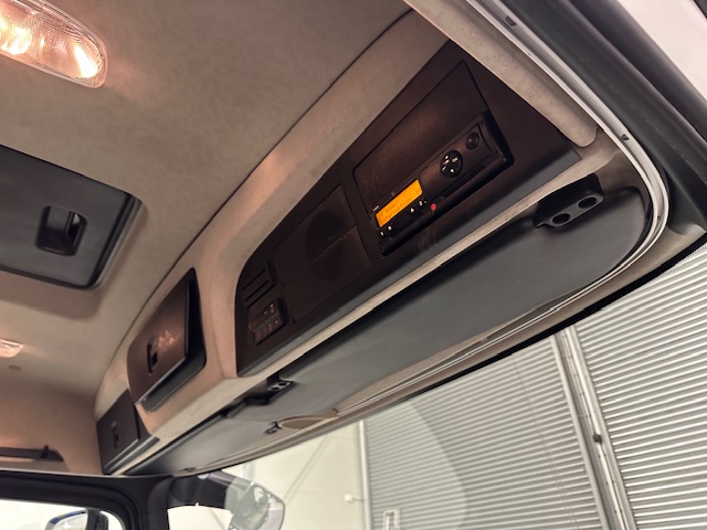 Mercedes Actros 2530 6×2 Sleeper Cab Curtainsider