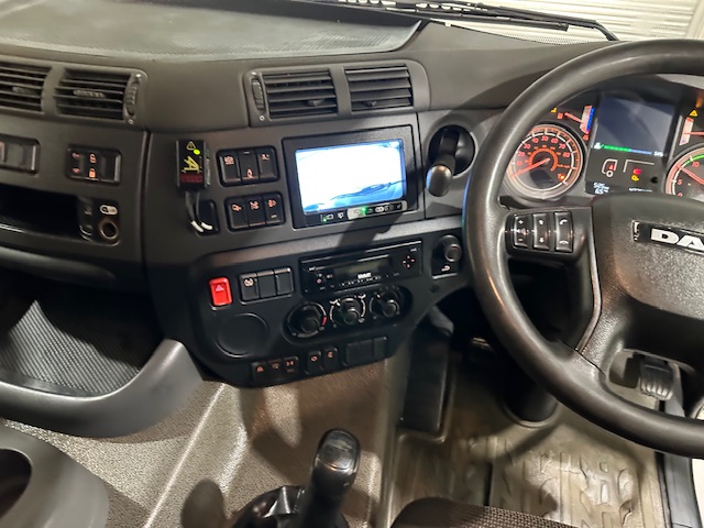 DAF CF 370 6×2 Rear Lift Dropside Brick Grab Manual