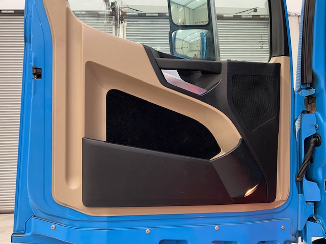 Mercedes Actros 2530 6×2 Sleeper Cab Curtainsider