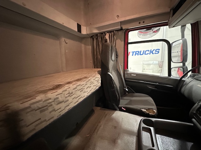 DAF CF 290 6×2 Rear Lift Sleeper Cab Curtainsider