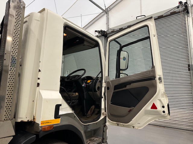 DAF CF75 310 6×4 Steel Tipper Grab Manual