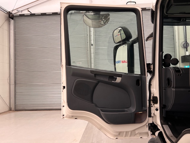 Scania P250 4×2 Sleeper Cab Box Van Manual