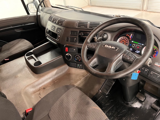 DAF CF 250 Sleeper Cab Curtainsider
