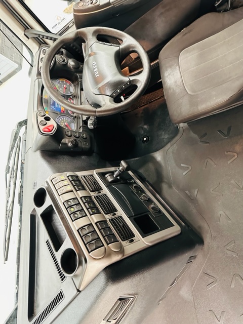 Iveco Stralis 450 4×2 Tractor Unit