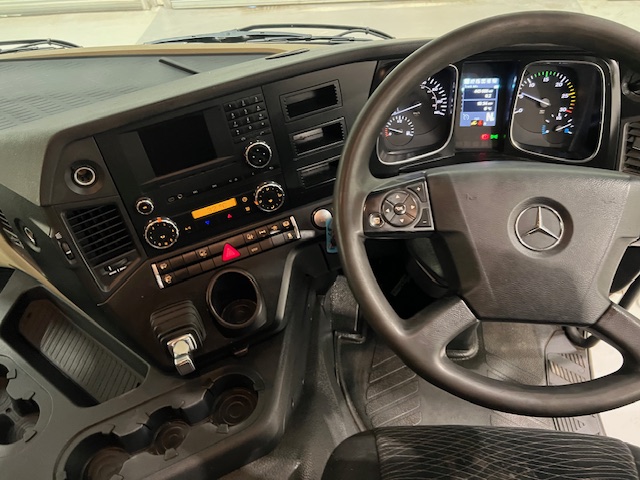 Mercedes Actros 1824 4×2 Sleeper Cab Box Van