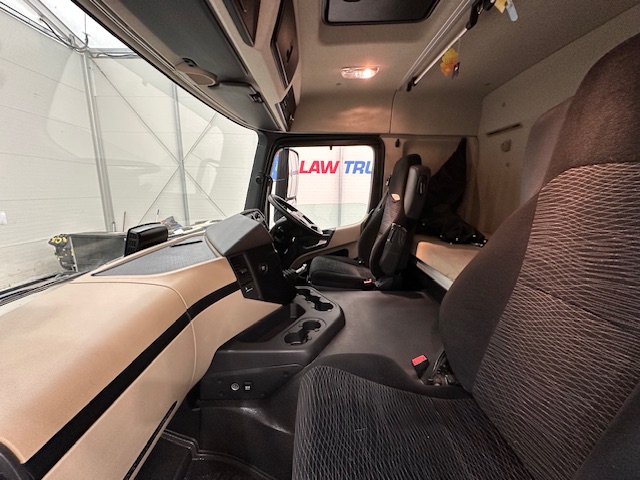Mercedes Actros 1824 4×2 Sleeper Cab Box Van