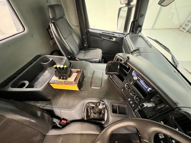 Scania P380 8×4 Day Cab Hookloader Manual