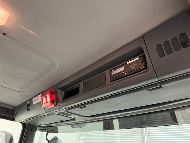 Scania P360 8×4 Day Cab Hookloader Manual