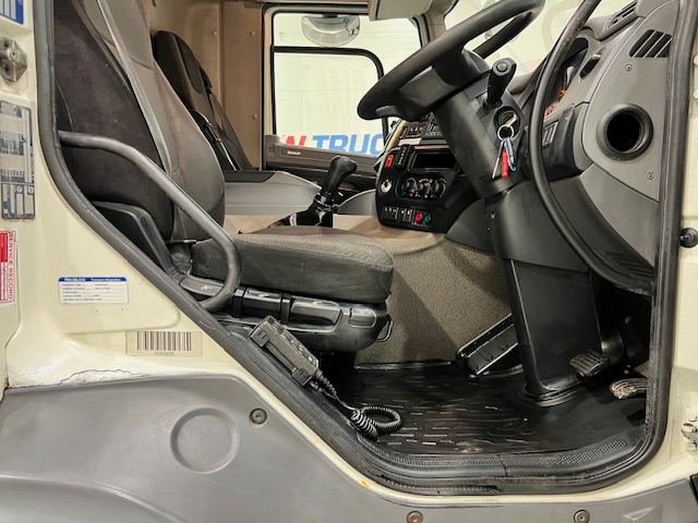 DAF CF 290 6×2 Rear Steer Fridge Box