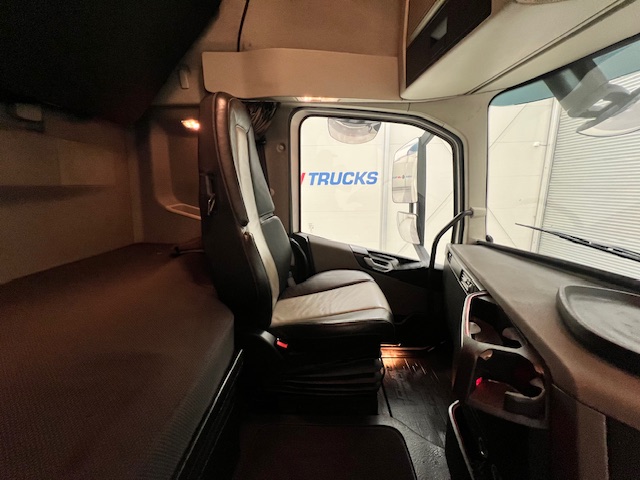 Volvo FH 500 6×2 Midlift Tractor Unit