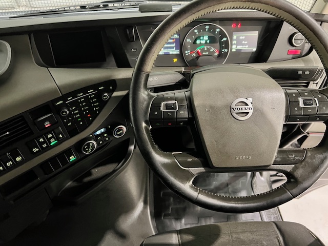 Volvo FH 500 6×2 Midlift Tractor Unit Safari Edition