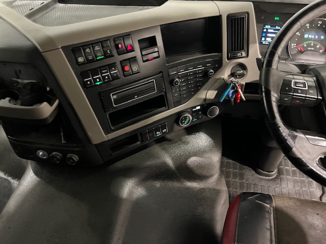 Volvo FM 450 6×2 Midlift Tractor Unit