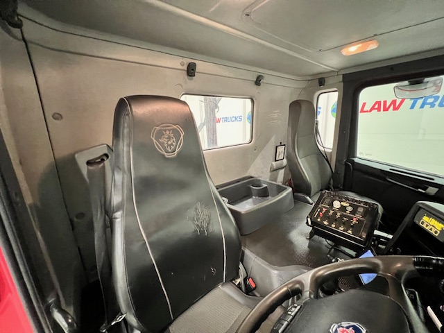Scania P410 8×4 Day Cab Hookloader Manual