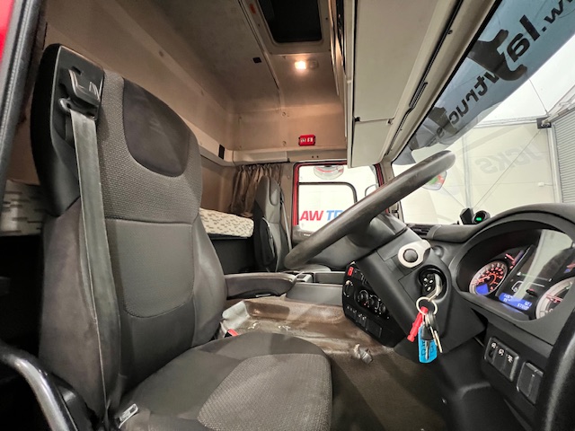 DAF CF 290 6×2 Rear Lift Sleeper Cab Curtainsider