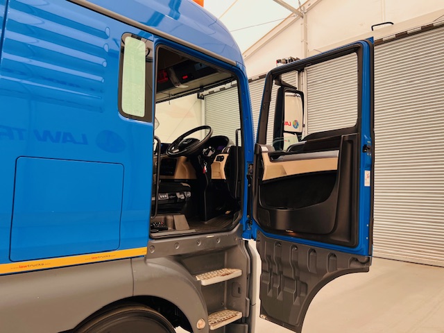 MAN TGX 26.420 6×2 Midlift Tractor Unit
