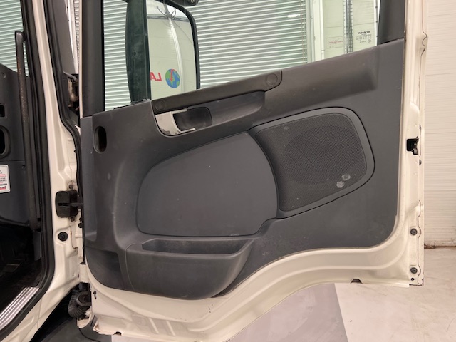 Scania P280 6×2 Rear Lift Day Cab Fridge Box