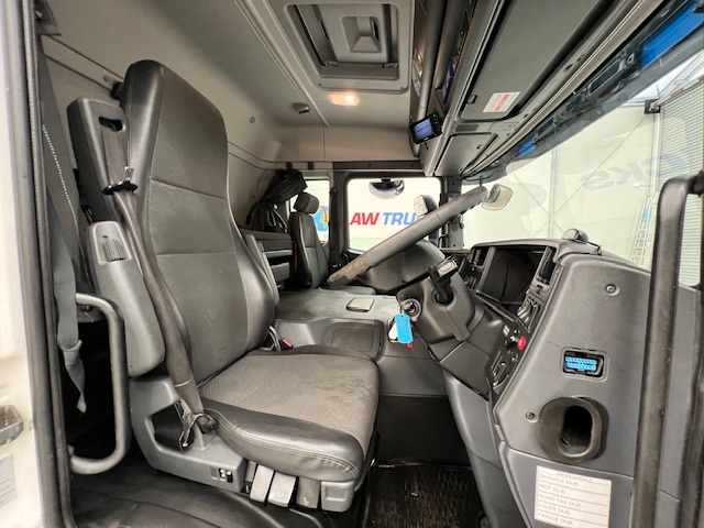 Scania P250 4×2 Sleeper Cab Fridge Box