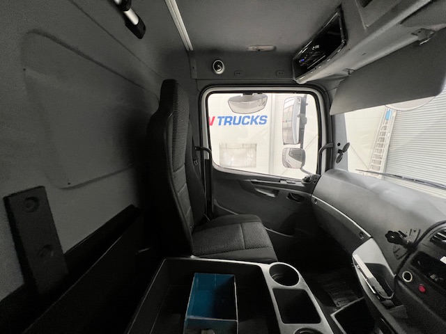 Mercedes Axor 1824 Day Cab Box Van