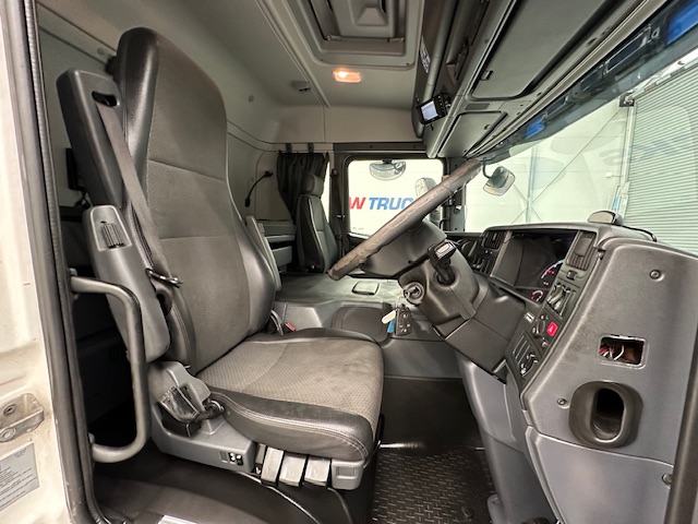 Scania P250 4×2 Sleeper Cab Fridge Box
