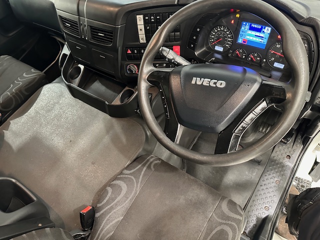 Iveco Stralis 360 6×2 Rear Steer Curtainsider