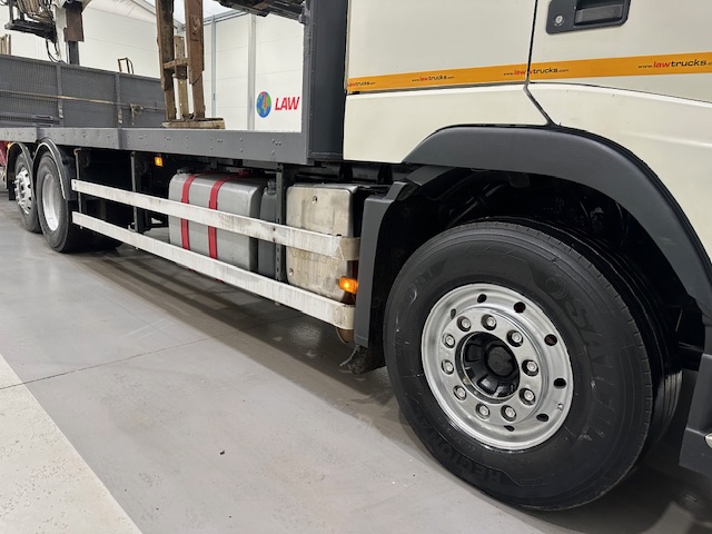 Volvo FH 440 6×2 Rear Lift Brick Grab Drawbar