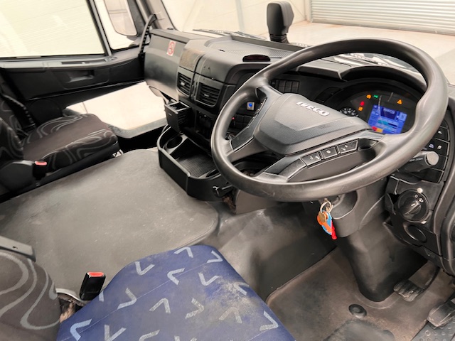 Iveco Stralis 310 AT 6×2 Box Van