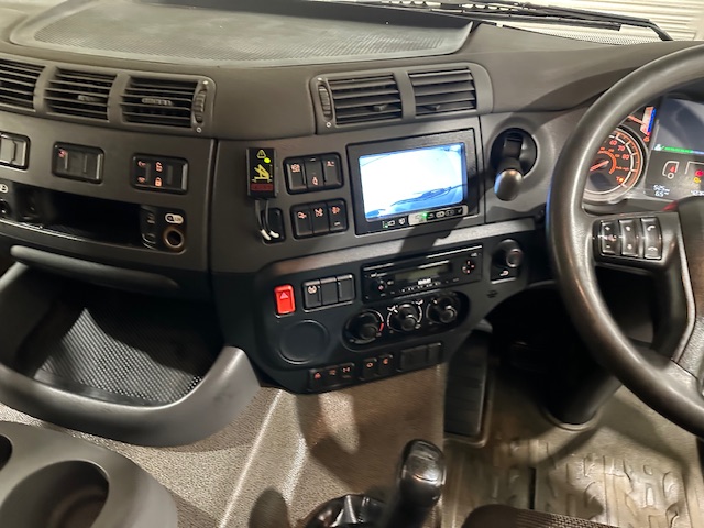 DAF CF 370 6×2 Rear Lift Dropside Brick Grab Manual