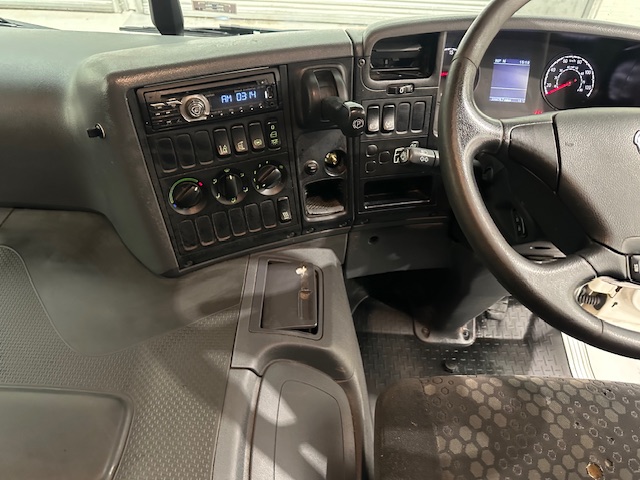 Scania P250 4×2 Sleeper Cab Curtainsider