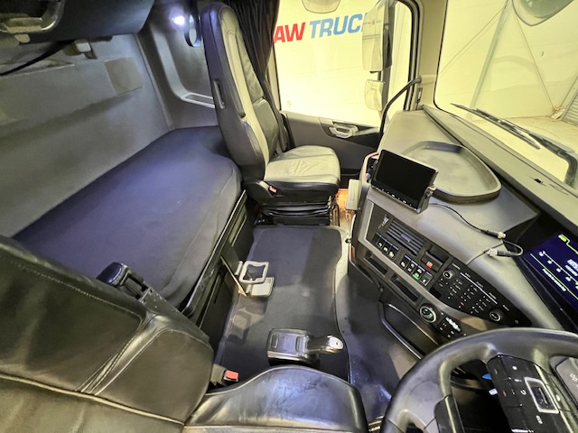 Volvo FH 500 6×2 Midlift Tractor Unit
