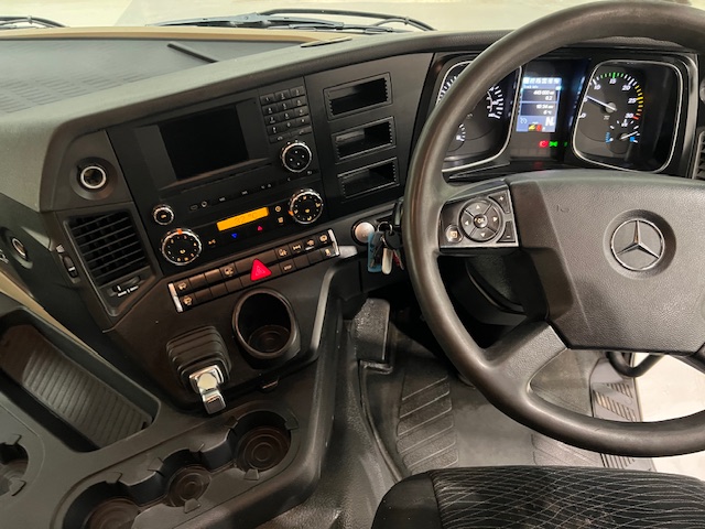 Mercedes Actros 1824 4×2 Sleeper Cab Box Van