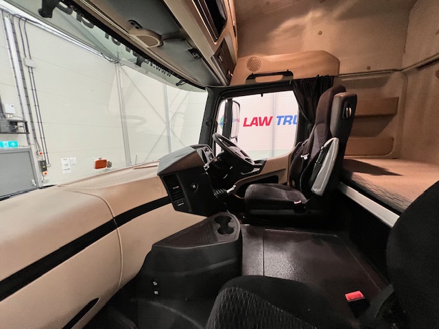 Mercedes Actros 1824 4×2 Sleeper Cab Curtainsider