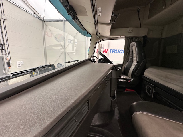 Volvo FH 460 6×2 Midlift Tractor Unit