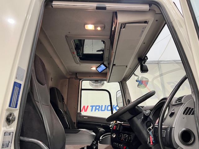 DAF CF 290 6×2 Rear Steer Fridge Box
