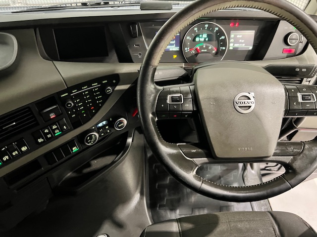 Volvo FH 500 6×2 Midlift Tractor Unit Safari Edition