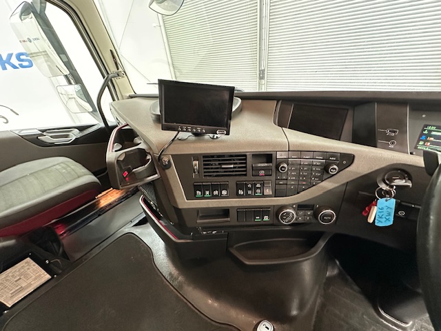 Volvo FH 500 6×2 Midlift Tractor Unit