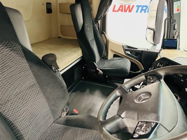 Mercedes Actros 2543 6×2 Midlift Tractor Unit