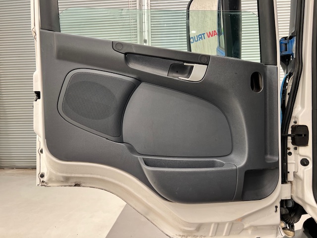 Scania P250 4×2 Sleeper Cab Fridge Box